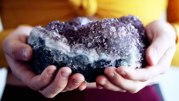 The Surprising Benefits of Healing Crystals: Unlock Their Power Now