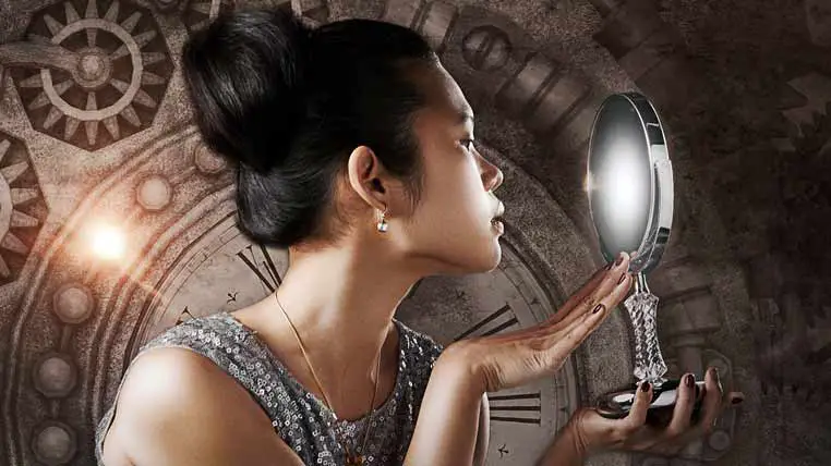 Uncover The Fascinating World of Mirror Superstitions: Discover Why Breaking a Mirror Is a No-No!