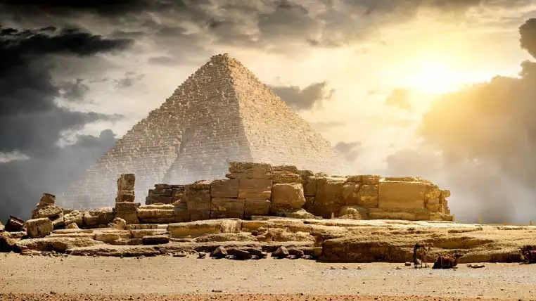 The Unsolved Mystery of the Great Pyramid of Giza: How Was It Built?